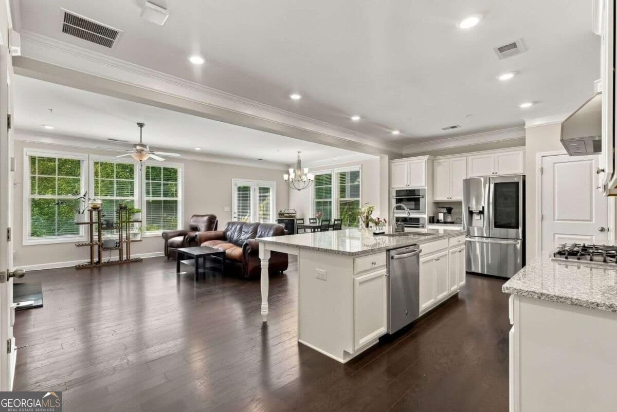 3 bedroom, 2.5 bathroom, 2,042 sq ft single family residence for sale at 58 W Dixie Avenue, Marietta, GA 30008 — photo 4