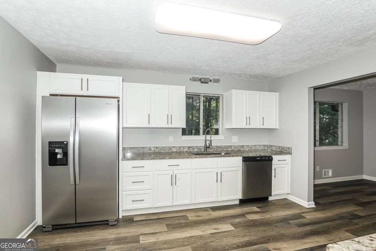 4 bedroom, 2.5 bathroom, 2,352 sq ft single family residence for sale at 2734 Noahs Ark Road, Jonesboro, GA 30236 — photo 6