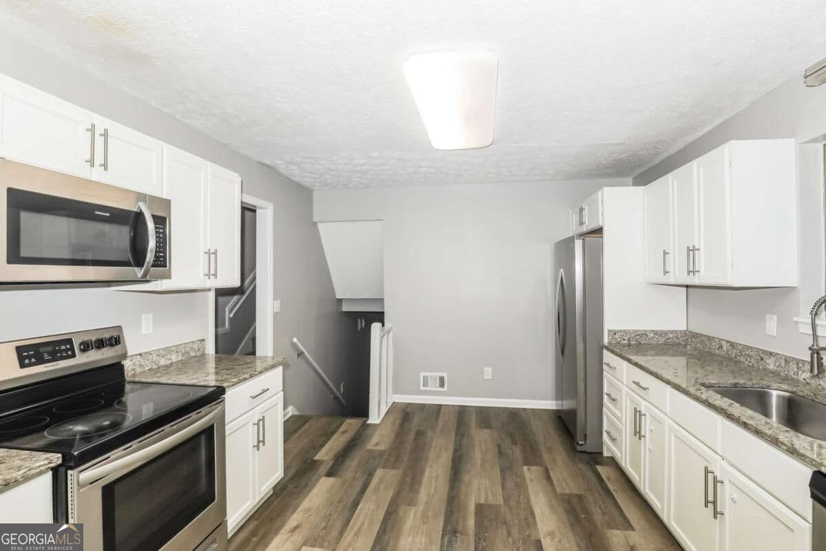 4 bedroom, 2.5 bathroom, 2,352 sq ft single family residence for sale at 2734 Noahs Ark Road, Jonesboro, GA 30236 — photo 7