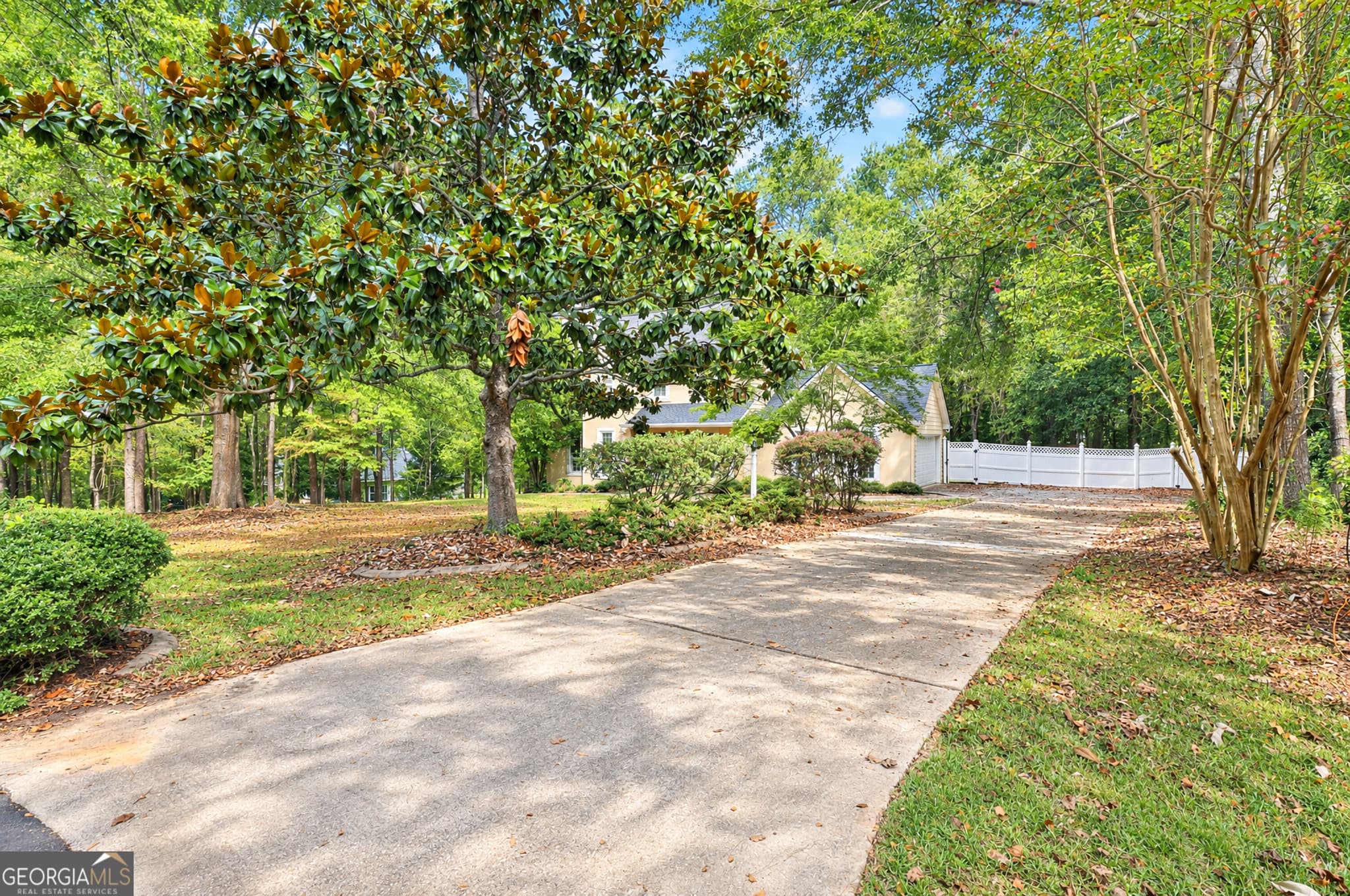 3 bedroom, 2.5 bathroom, 3,642 sq ft single family residence for sale at 10 Valley Lane, Newnan, GA 30263 — photo 2