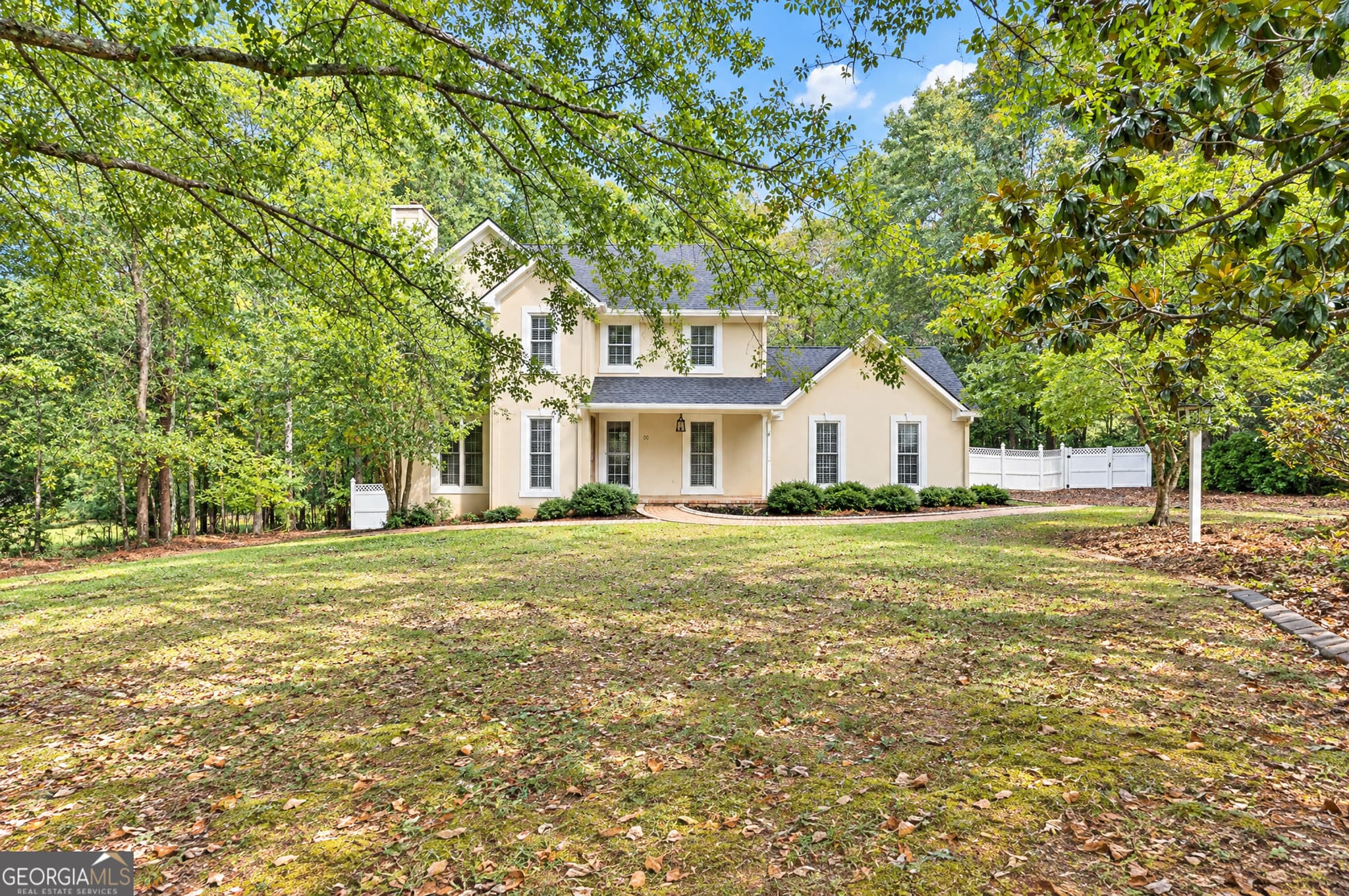 3 bedroom, 2.5 bathroom, 3,642 sq ft single family residence for sale at 10 Valley Lane, Newnan, GA 30263 — photo 3