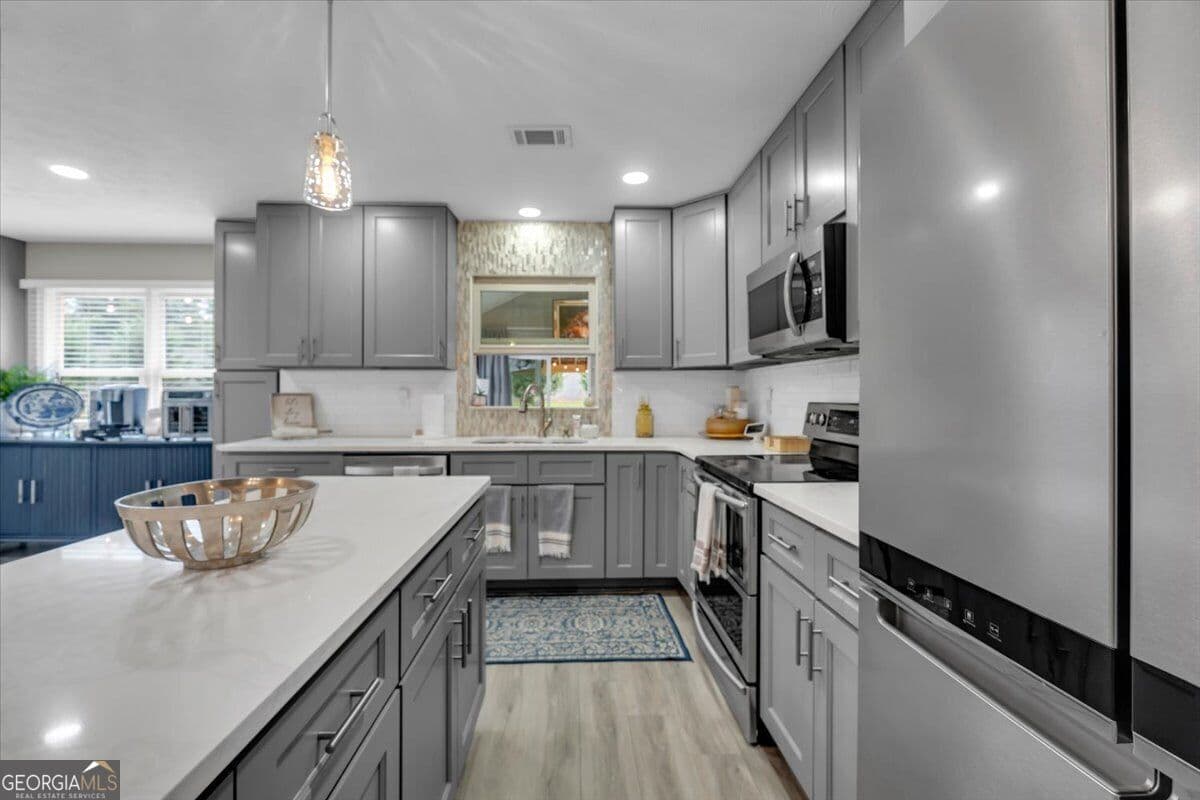 3 bedroom, 2 bathroom, 1,800 sq ft single family residence for sale at 3385 Hudson Lane, Loganville, GA 30052 — photo 2
