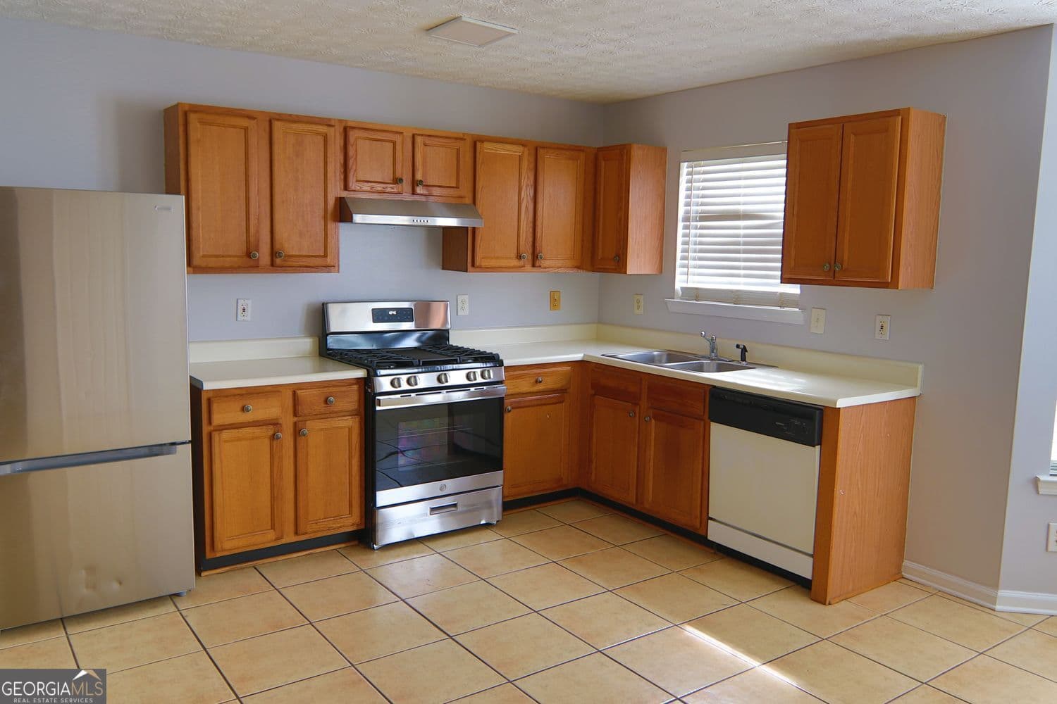 3 bedroom, 2.5 bathroom, 1,744 sq ft condominium for sale at 363 Springhaven Way, Lawrenceville, GA 30046 — photo 3