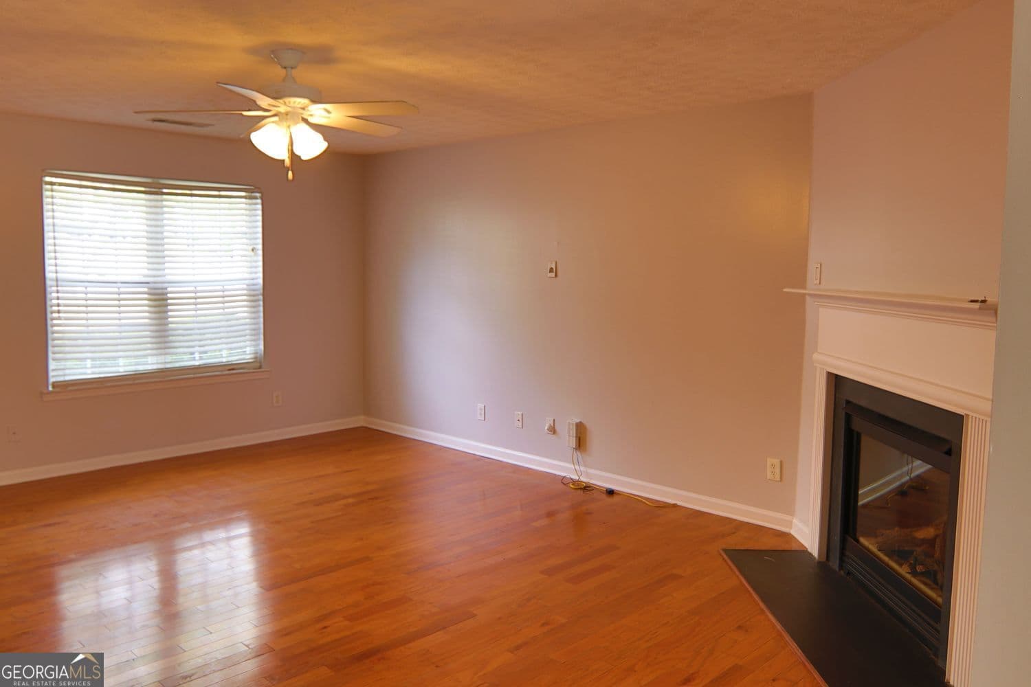 3 bedroom, 2.5 bathroom, 1,744 sq ft condominium for sale at 363 Springhaven Way, Lawrenceville, GA 30046 — photo 5