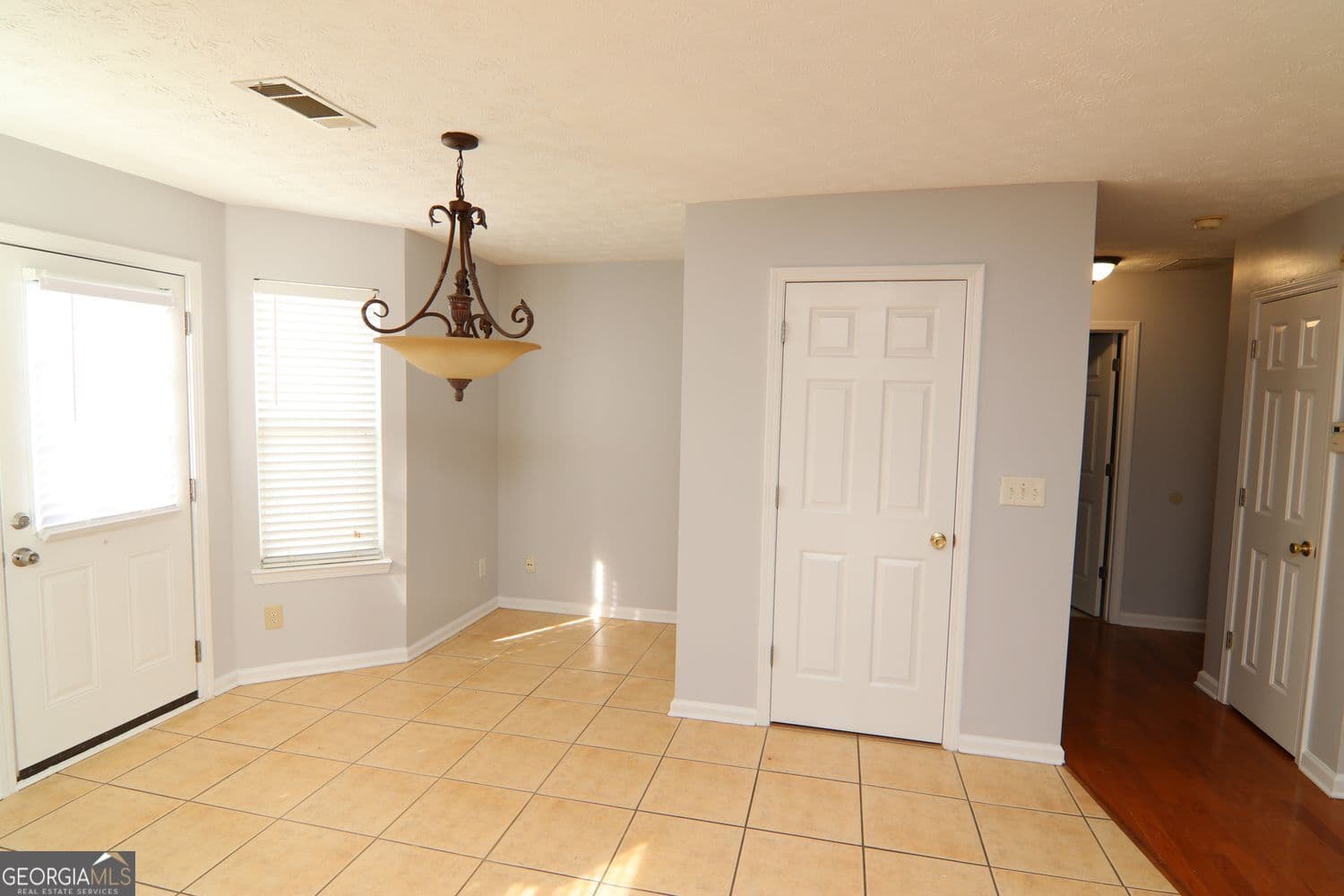 3 bedroom, 2.5 bathroom, 1,744 sq ft condominium for sale at 363 Springhaven Way, Lawrenceville, GA 30046 — photo 4