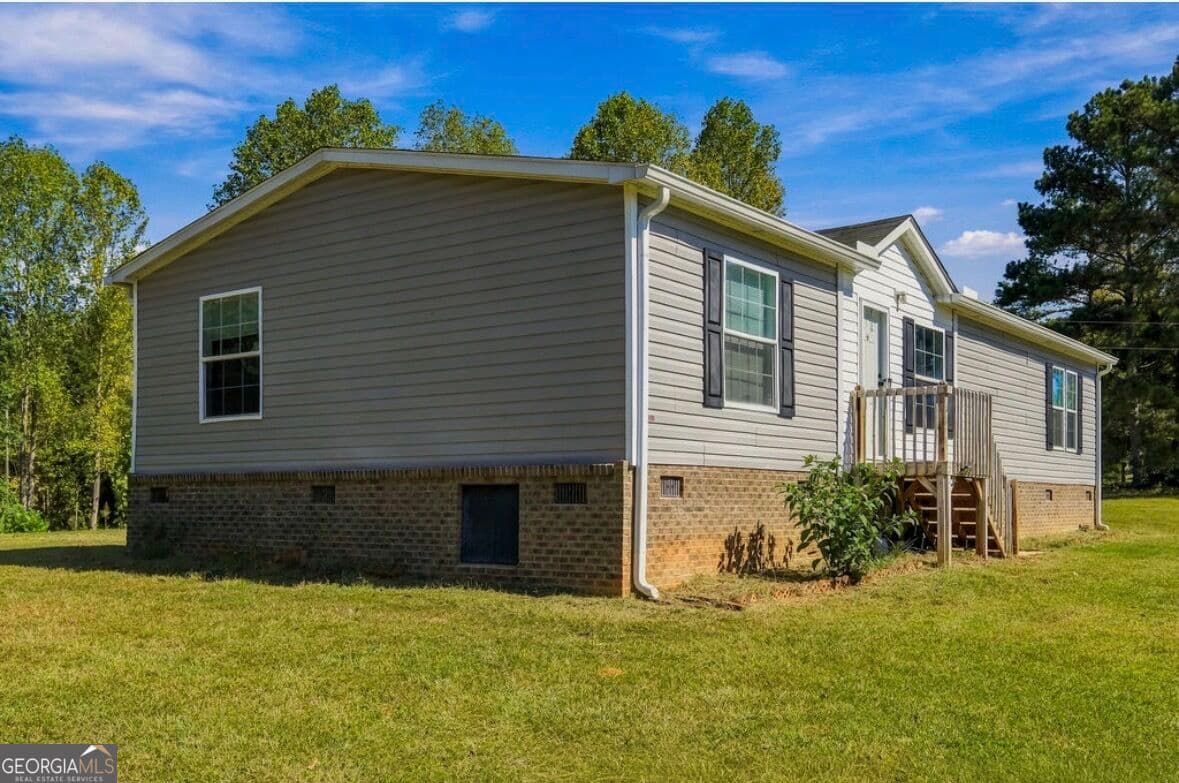 3 bedroom, 2 bathroom, 1,568 sq ft single family residence for sale at 538 E Leatherwood Road, Toccoa, GA 30577 — photo 2