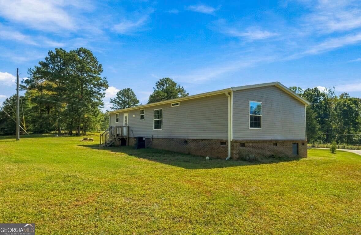 3 bedroom, 2 bathroom, 1,568 sq ft single family residence for sale at 538 E Leatherwood Road, Toccoa, GA 30577 — photo 3