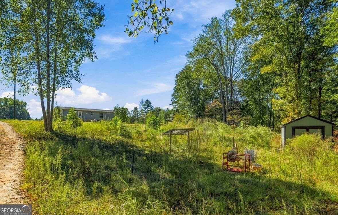 3 bedroom, 2 bathroom, 1,568 sq ft single family residence for sale at 538 E Leatherwood Road, Toccoa, GA 30577 — photo 4
