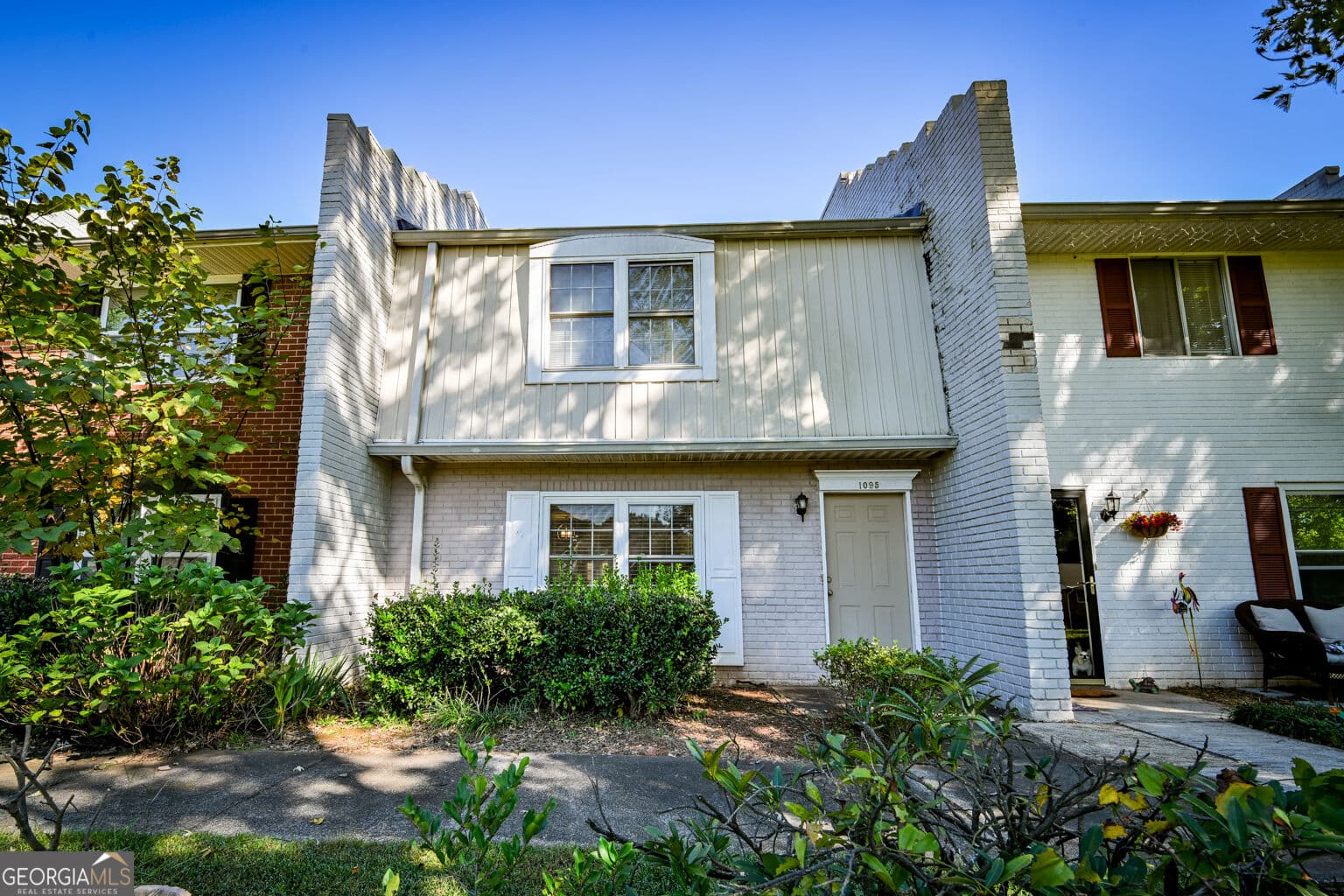2 bedroom, 1.5 bathroom, 1,134 sq ft condominium for sale at 1095 Eastview Circle, Conyers, GA 30012 — photo 2