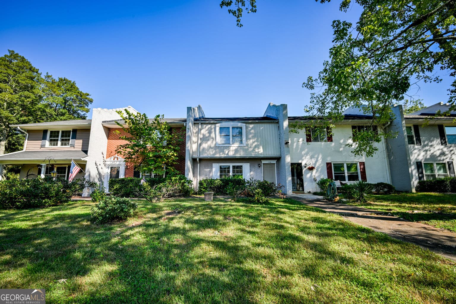2 bedroom, 1.5 bathroom, 1,134 sq ft condominium for sale at 1095 Eastview Circle, Conyers, GA 30012 — photo 3