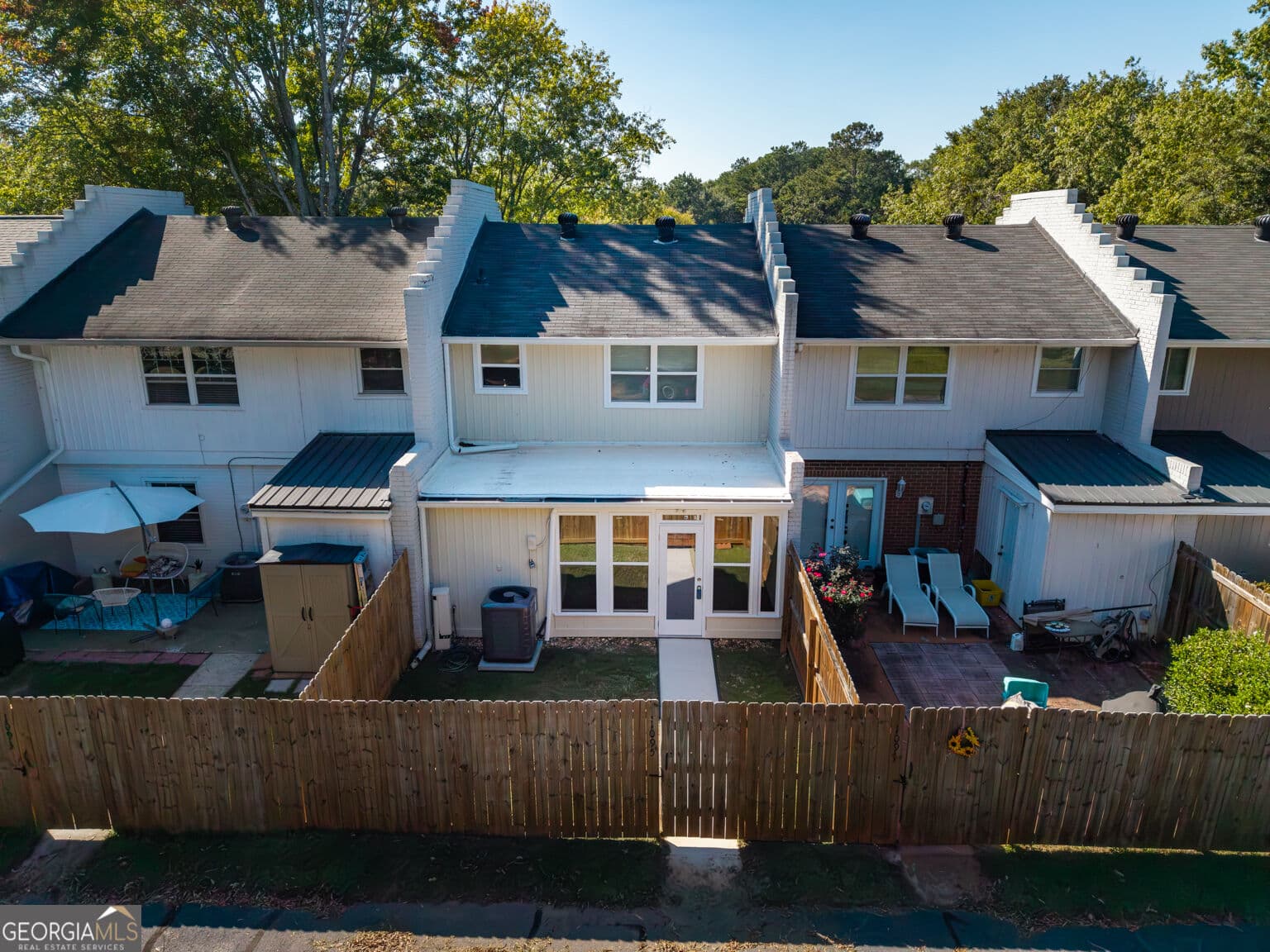 2 bedroom, 1.5 bathroom, 1,134 sq ft condominium for sale at 1095 Eastview Circle, Conyers, GA 30012 — photo 1 of 4