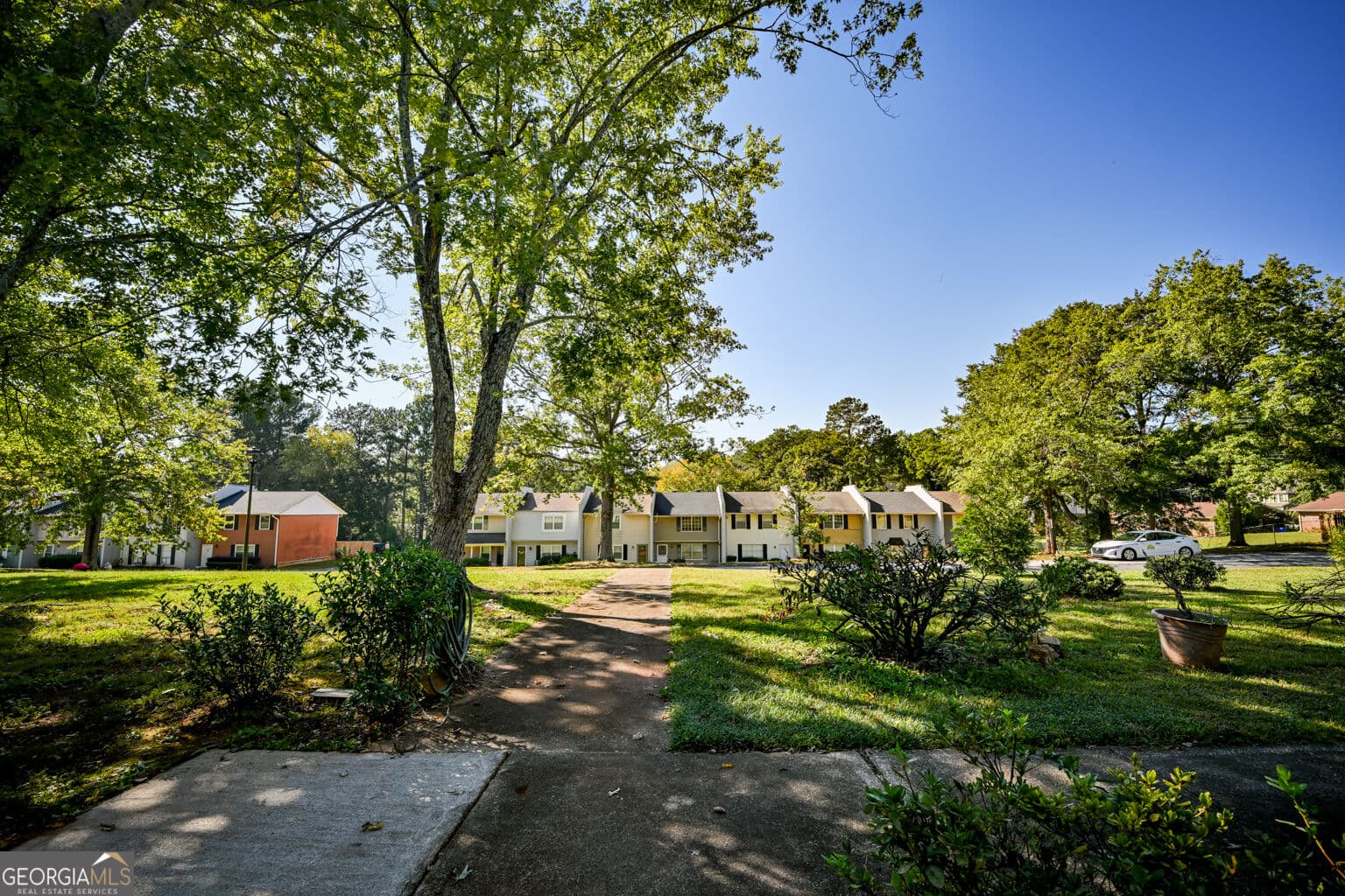 2 bedroom, 1.5 bathroom, 1,134 sq ft condominium for sale at 1095 Eastview Circle, Conyers, GA 30012 — photo 4