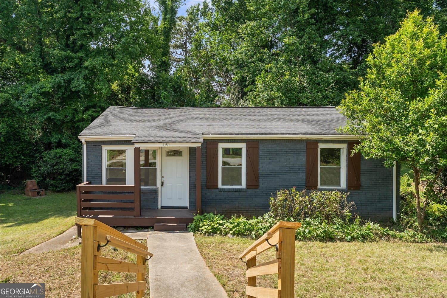 3 bedroom, 2 bathroom, 1,360 sq ft single family residence for sale at 151 Magnolia Terrace, Athens, GA 30606 — photo 1 of 31