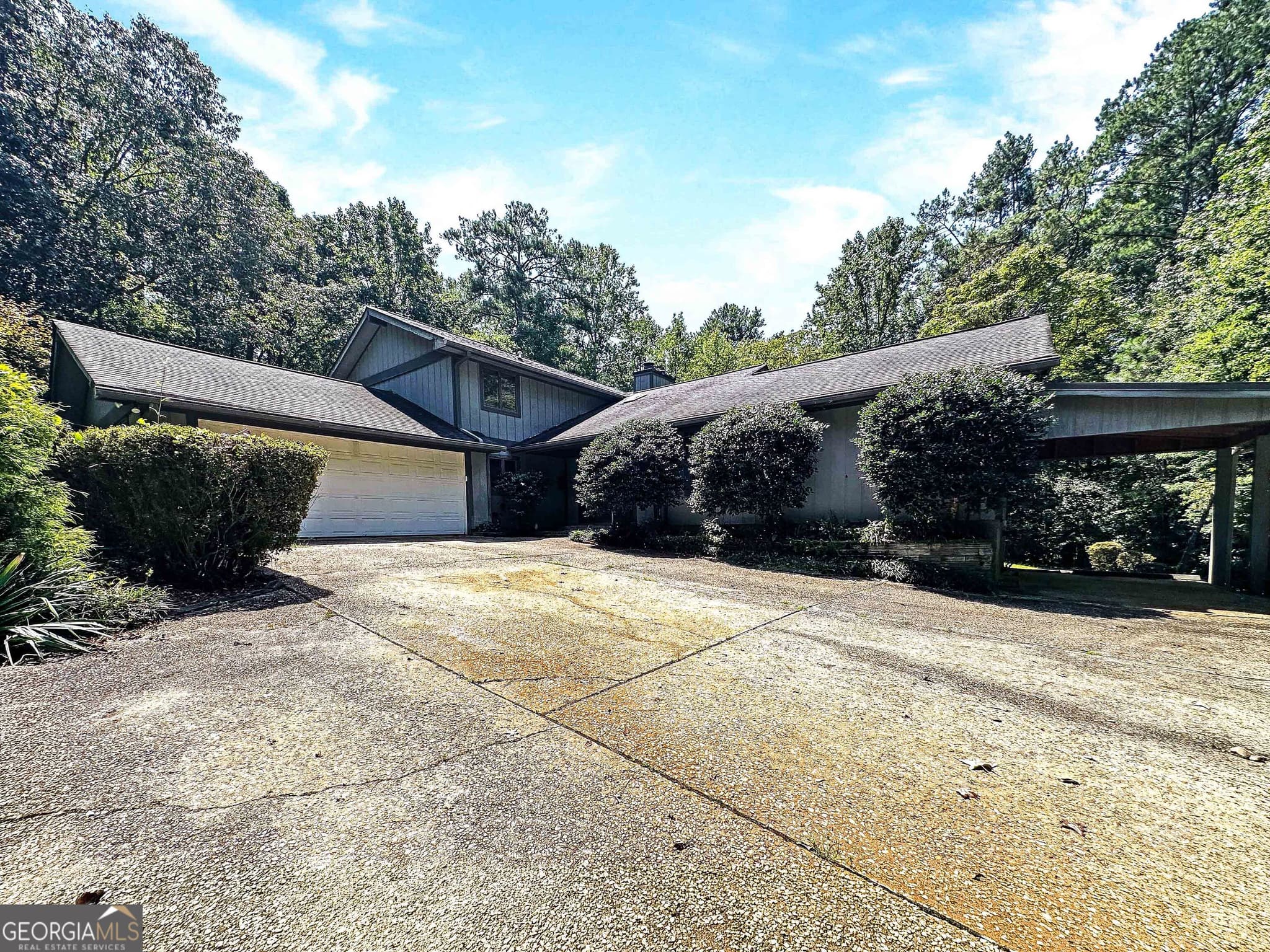 4 bedroom, 3 bathroom, 2,182 sq ft single family residence for rent at 10200 Rivertown Road, Chattahoochee Hills, GA 30213 for $2,900 a month — photo 1 of 1