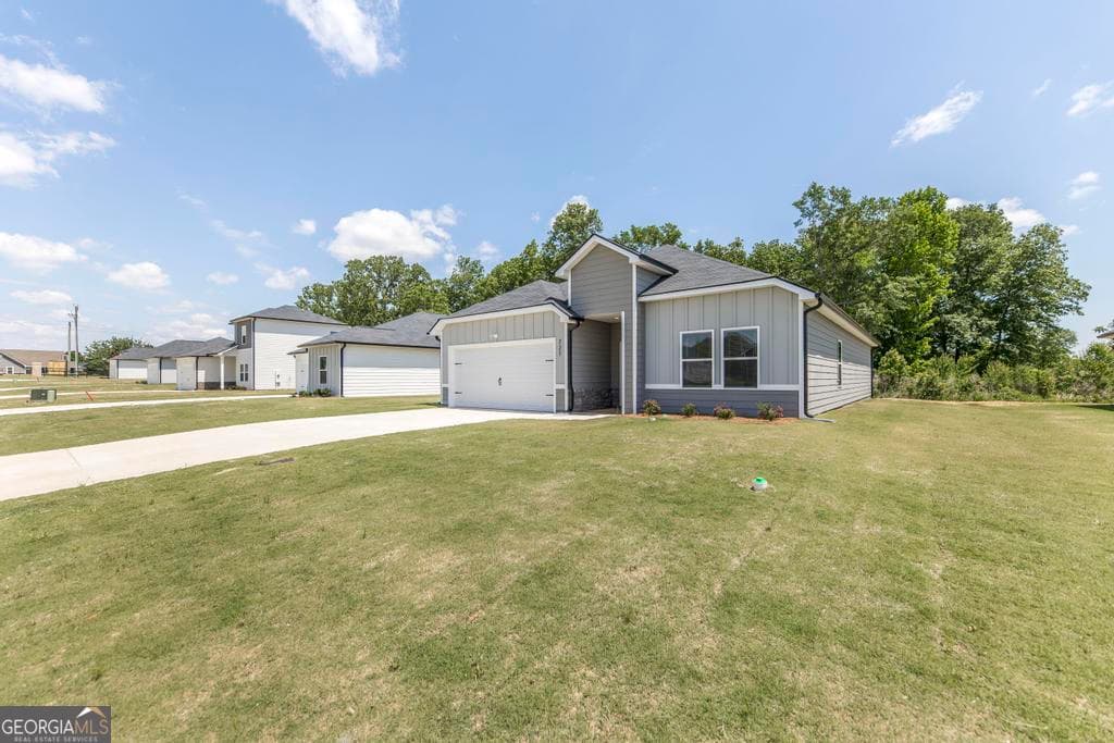 3 bedroom, 2 bathroom, 1,724 sq ft single family residence for sale at 303 Georgian Walk, Byron, GA 31008 — photo 1 of 33