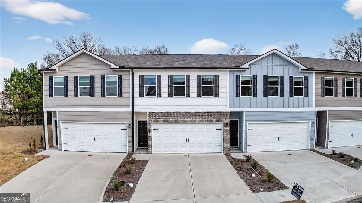 3 bedroom, 2.5 bathroom townhouse for sale at 142 Brexley Drive, Calhoun, GA 30701 — photo 1 of 45