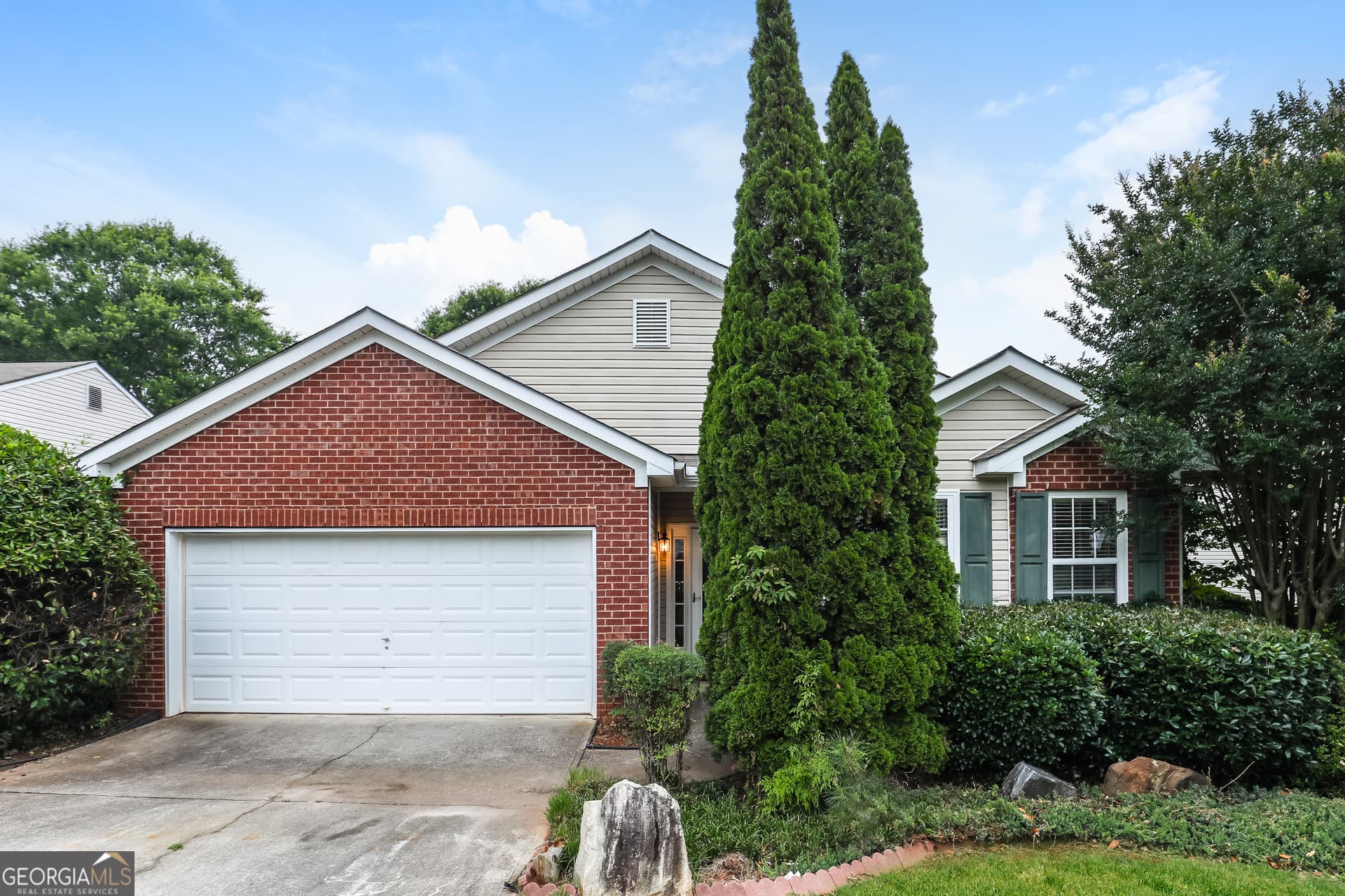 3 bedroom, 2 bathroom, 1,706 sq ft single family residence for sale at 1055 Maple Leaf Drive, Mcdonough, GA 30253 — photo 2
