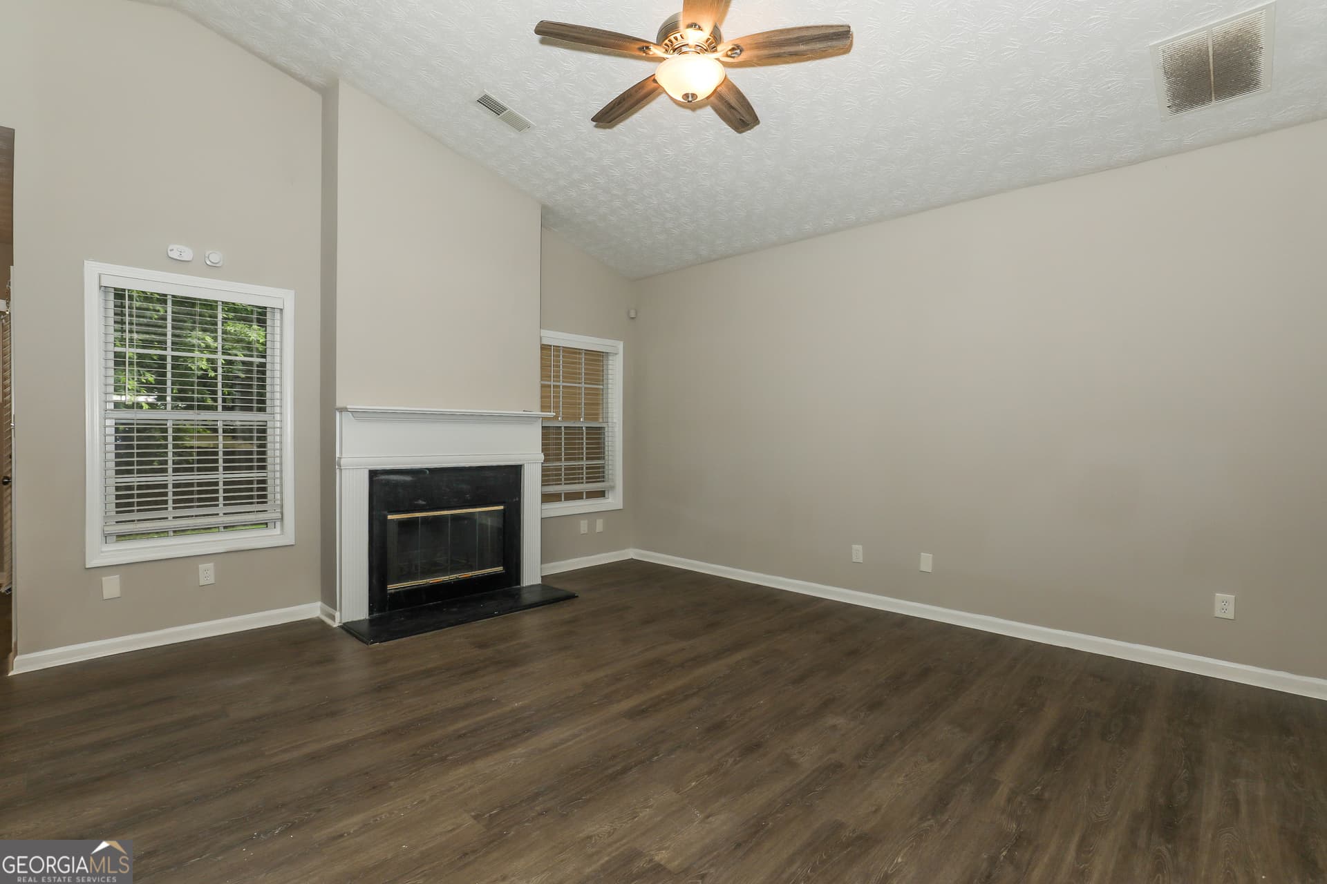 3 bedroom, 2 bathroom, 1,706 sq ft single family residence for sale at 1055 Maple Leaf Drive, Mcdonough, GA 30253 — photo 5
