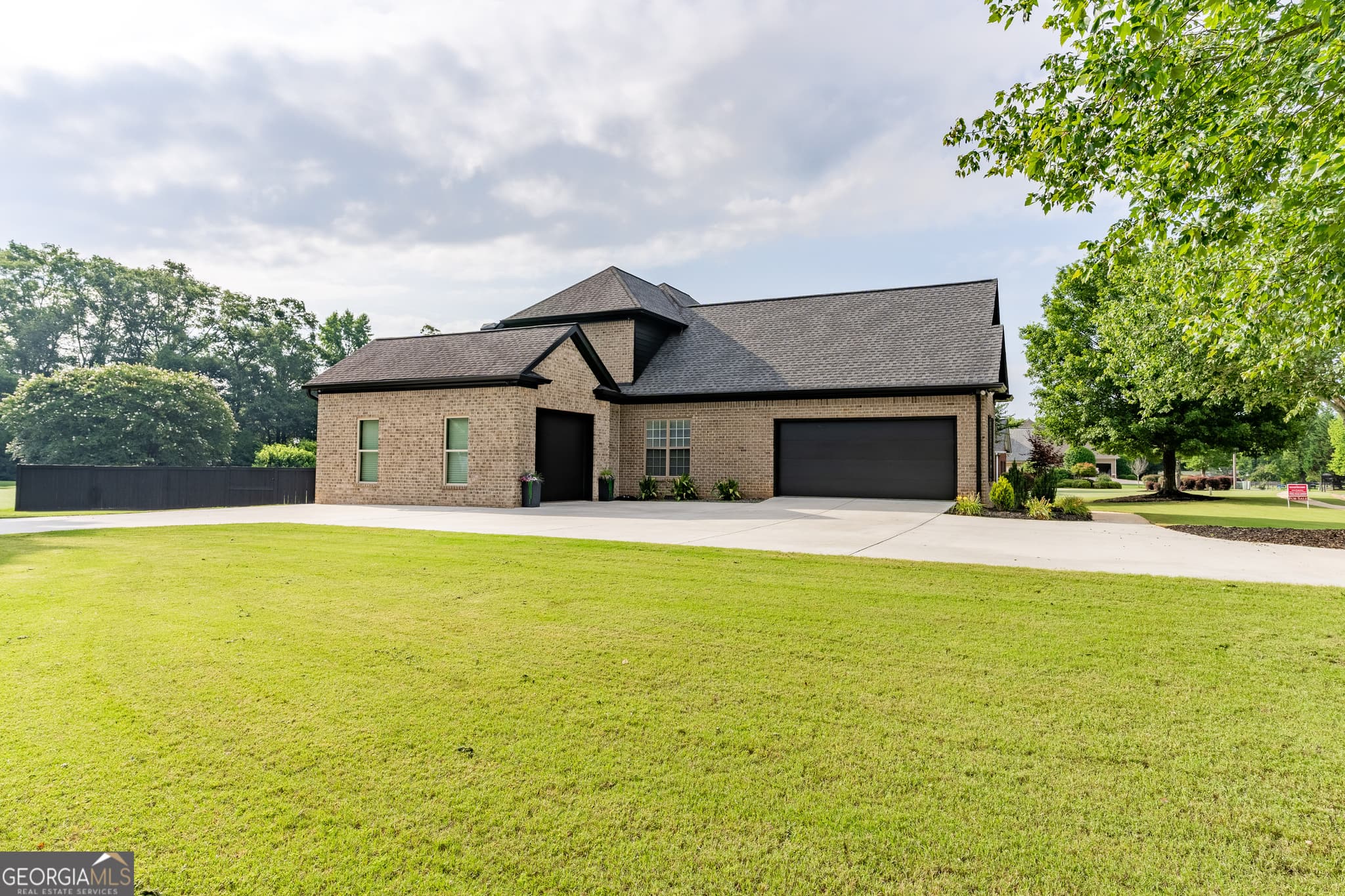 4 bedroom, 3.5 bathroom, 3,342 sq ft single family residence for sale at 1070 Saint Albans Path, Watkinsville, GA 30677 — photo 7