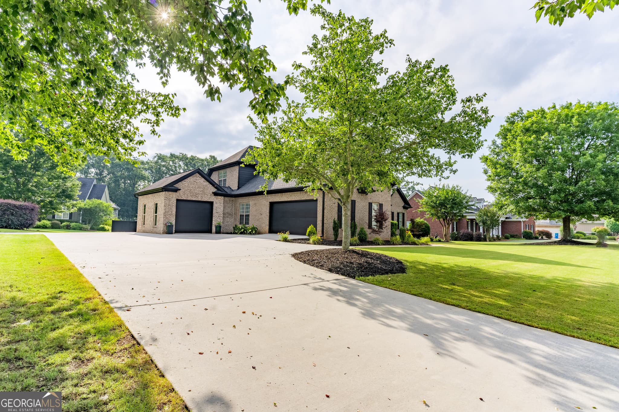 4 bedroom, 3.5 bathroom, 3,342 sq ft single family residence for sale at 1070 Saint Albans Path, Watkinsville, GA 30677 — photo 5