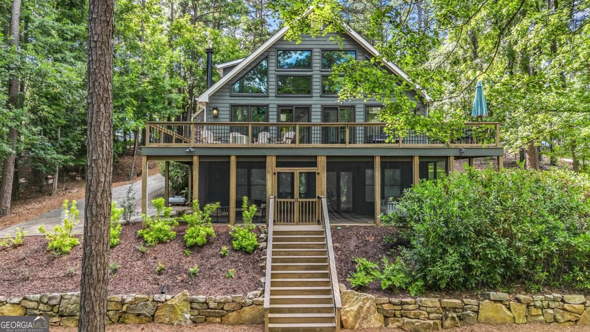 3 bedroom, 4 bathroom, 2,496 sq ft single family residence for sale at 1110 Cosby Circle, Greensboro, GA 30642 — photo 1 of 48