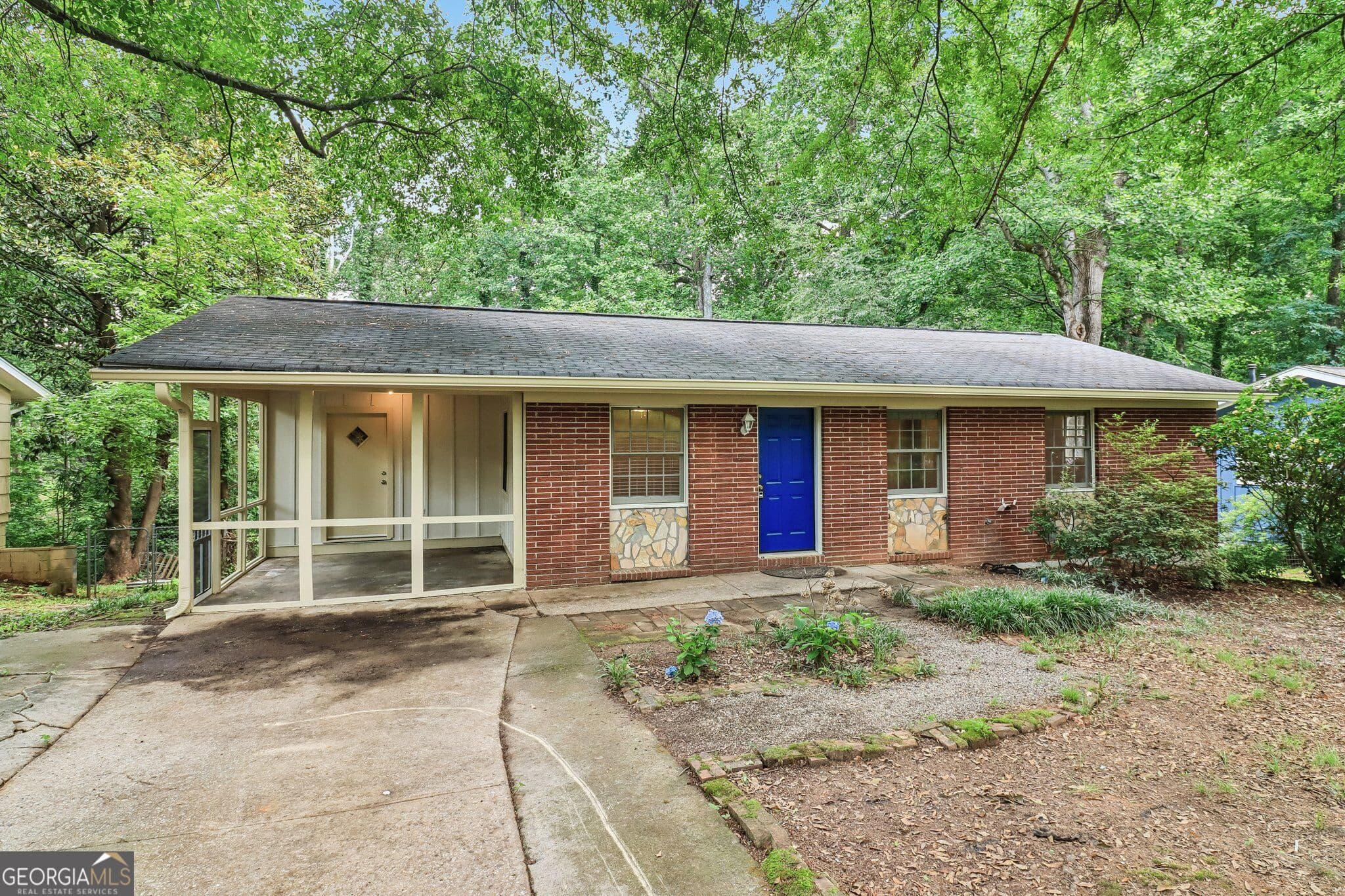 3 bedroom, 1.5 bathroom, 912 sq ft single family residence for sale at 923 Verdi Way, Clarkston, GA 30021 — photo 2