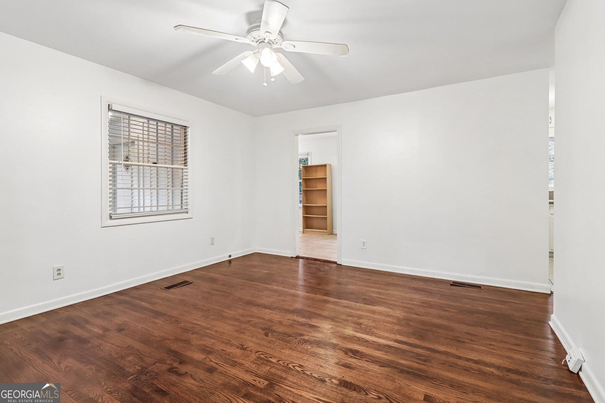 3 bedroom, 1.5 bathroom, 912 sq ft single family residence for sale at 923 Verdi Way, Clarkston, GA 30021 — photo 5