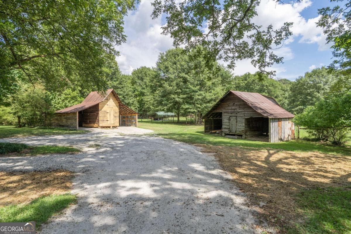 2 bedroom, 1 bathroom, 1,252 sq ft single family residence for rent at 5380 Guthrie Road, Loganville, GA 30052 for $2,250 a month — photo 3