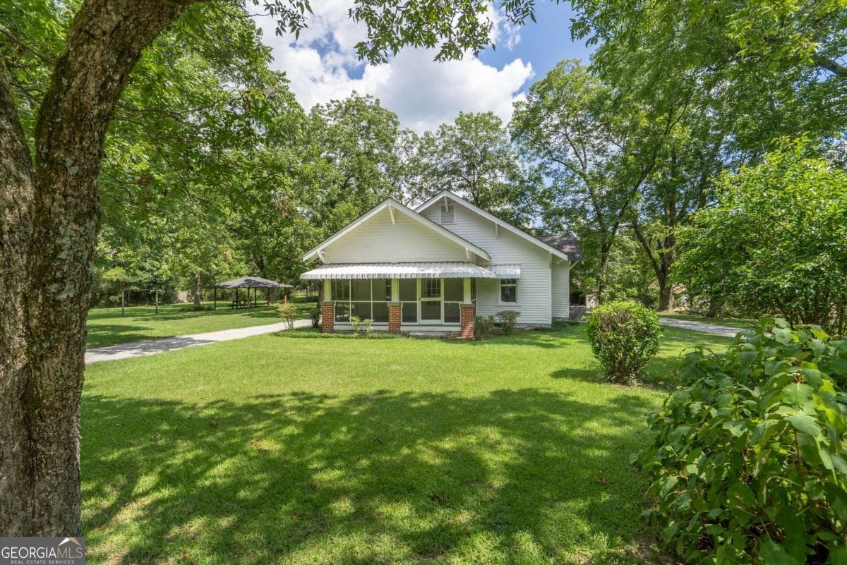 2 bedroom, 1 bathroom, 1,252 sq ft single family residence for rent at 5380 Guthrie Road, Loganville, GA 30052 for $2,250 a month — photo 1 of 38