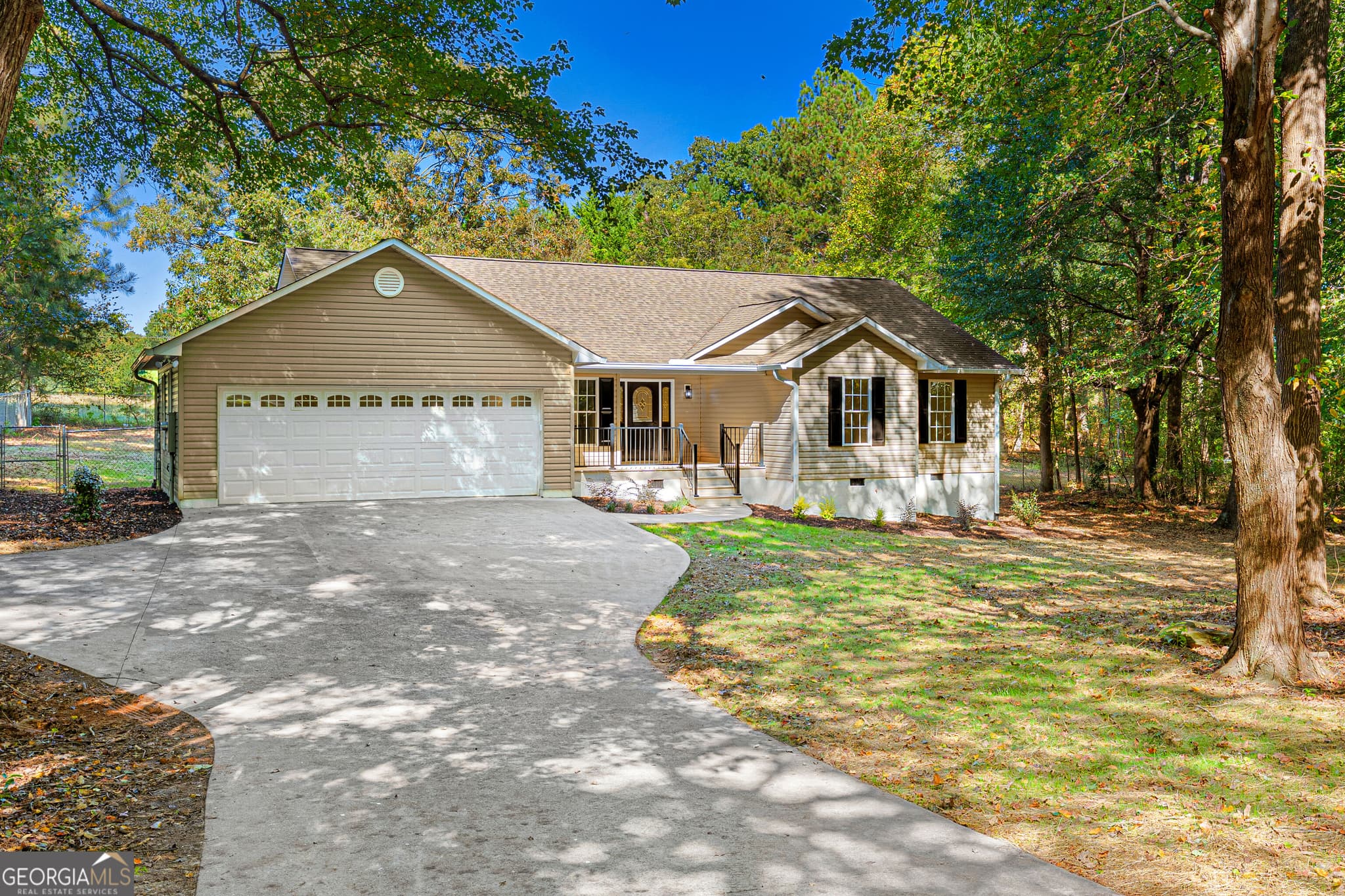 3 bedroom, 2 bathroom, 1,564 sq ft single family residence for sale at 416 Greenbriar Drive, Hartwell, GA 30643 — photo 2