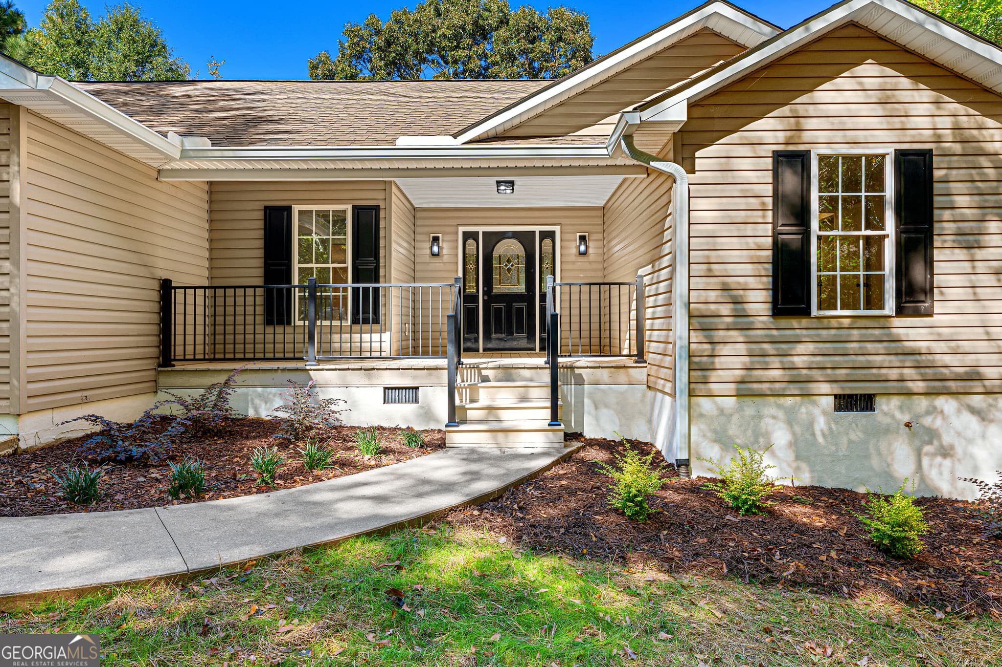 3 bedroom, 2 bathroom, 1,564 sq ft single family residence for sale at 416 Greenbriar Drive, Hartwell, GA 30643 — photo 3