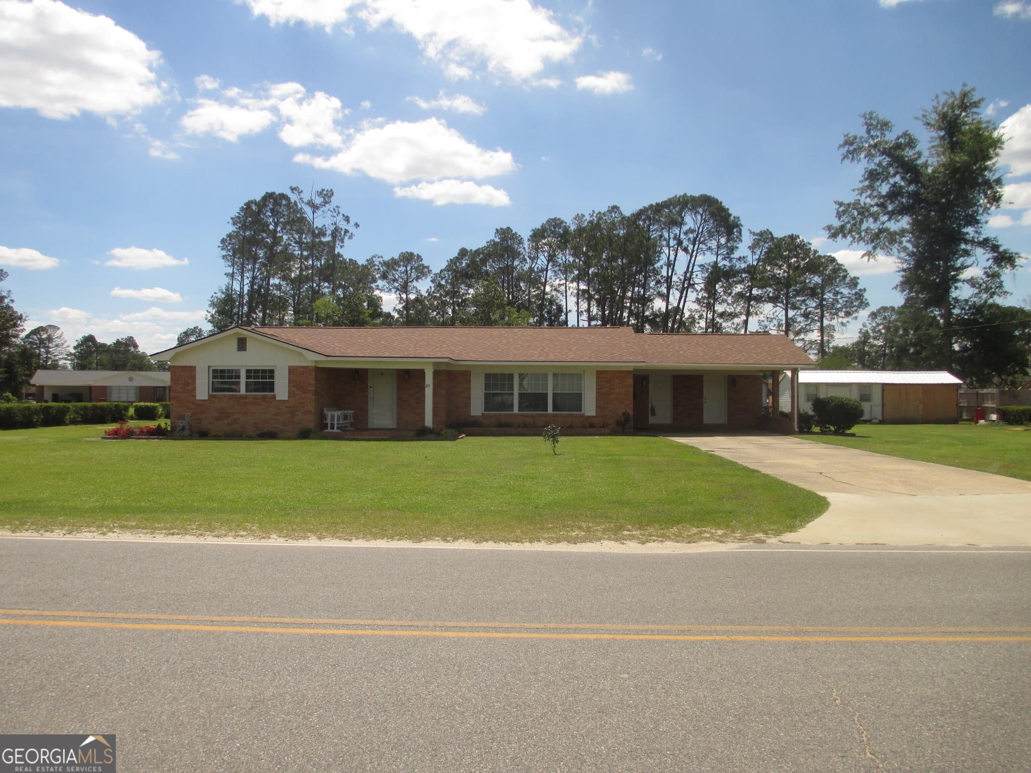 3 bedroom, 2 bathroom, 1,953 sq ft single family residence for sale at 29 Pine Forest Avenue, Hazlehurst, GA 31539 — photo 2