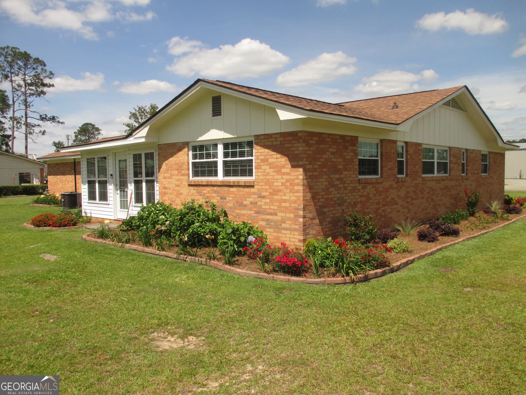 3 bedroom, 2 bathroom, 1,953 sq ft single family residence for sale at 29 Pine Forest Avenue, Hazlehurst, GA 31539 — photo 6