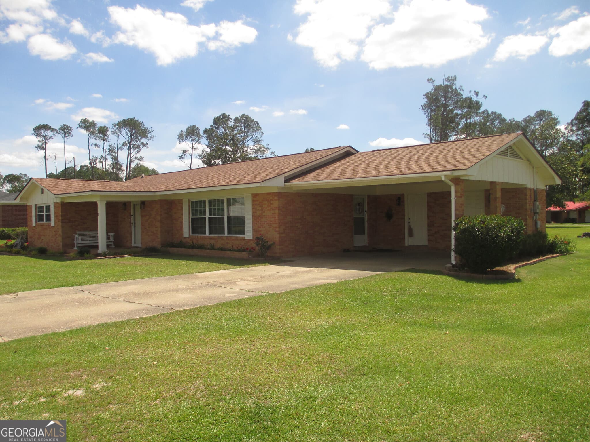 3 bedroom, 2 bathroom, 1,953 sq ft single family residence for sale at 29 Pine Forest Avenue, Hazlehurst, GA 31539 — photo 3
