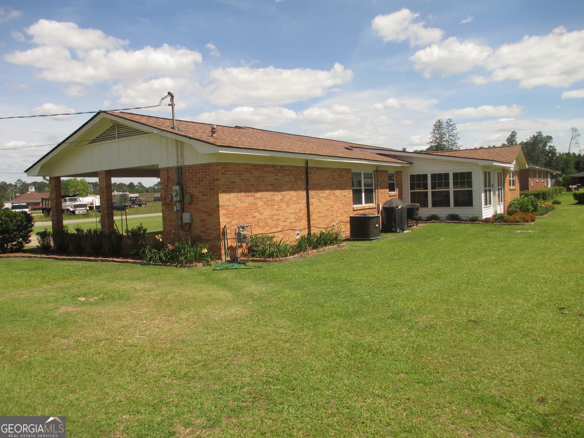 3 bedroom, 2 bathroom, 1,953 sq ft single family residence for sale at 29 Pine Forest Avenue, Hazlehurst, GA 31539 — photo 5