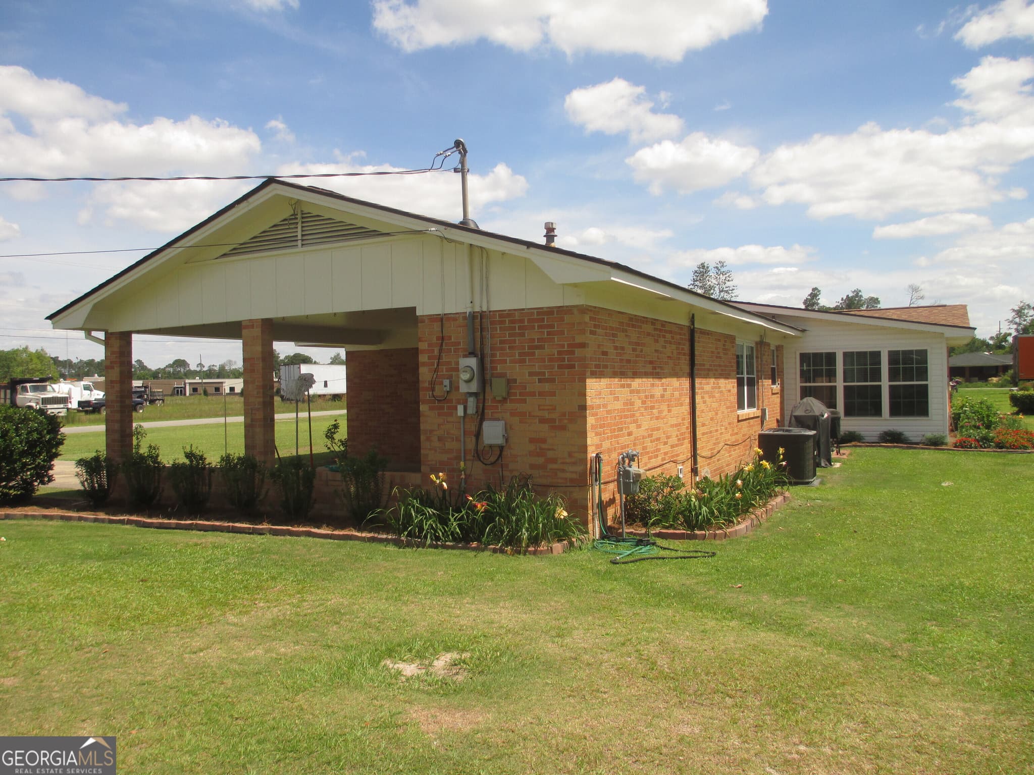 3 bedroom, 2 bathroom, 1,953 sq ft single family residence for sale at 29 Pine Forest Avenue, Hazlehurst, GA 31539 — photo 4