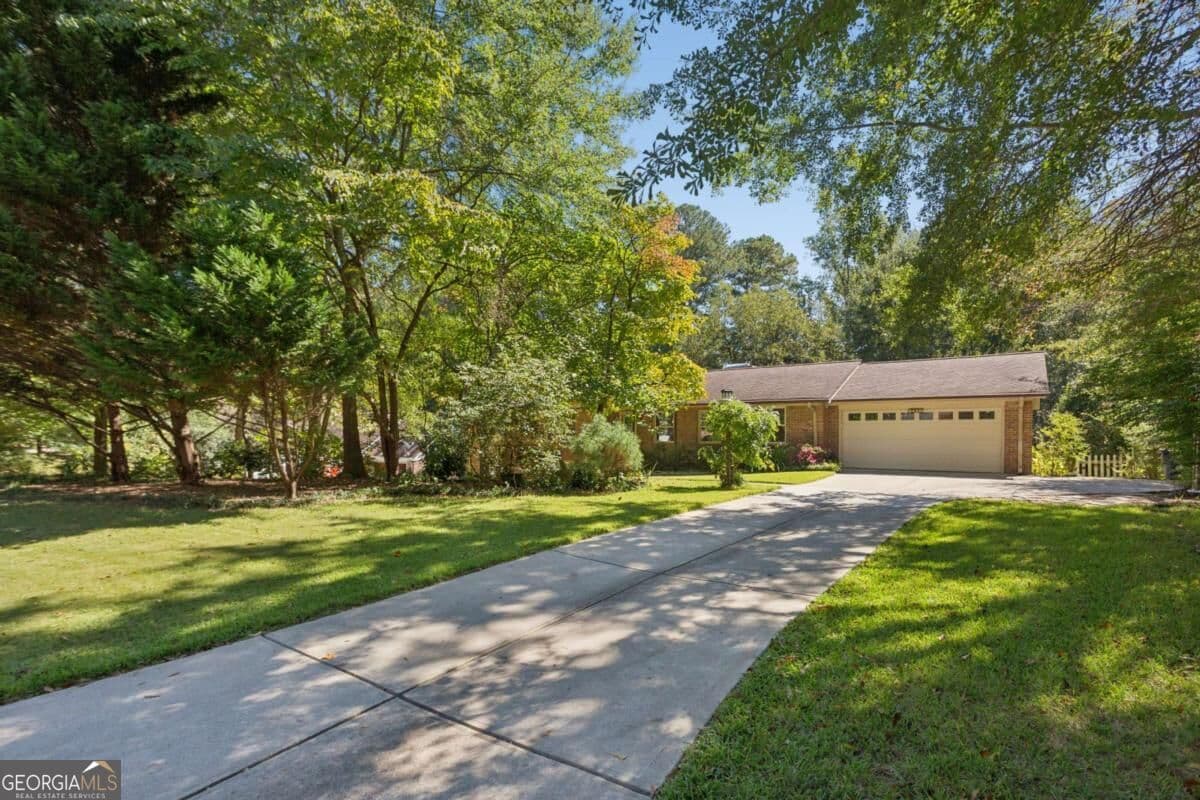4 bedroom, 3 bathroom, 2,114 sq ft single family residence for sale at 2458 Emory Lane, Marietta, GA 30068 — photo 6