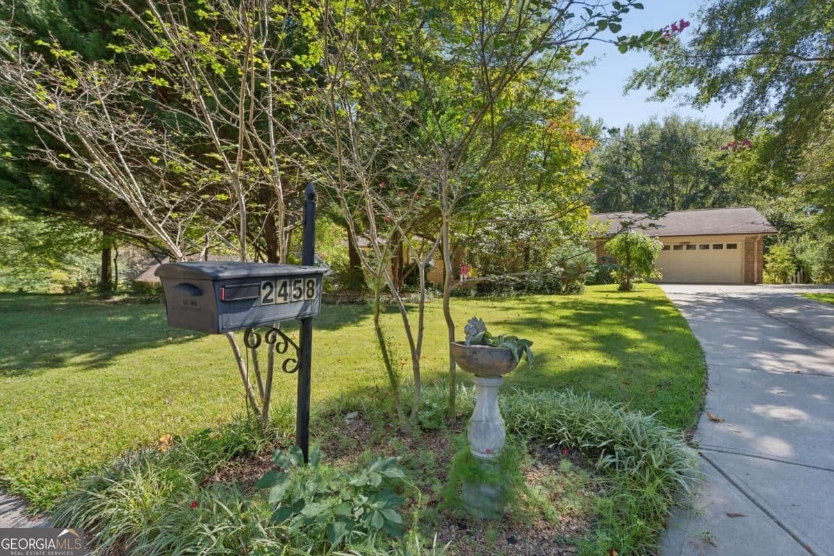 4 bedroom, 3 bathroom, 2,114 sq ft single family residence for sale at 2458 Emory Lane, Marietta, GA 30068 — photo 7