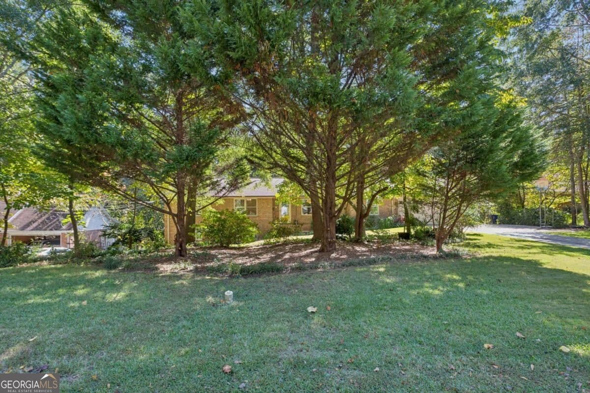 4 bedroom, 3 bathroom, 2,114 sq ft single family residence for sale at 2458 Emory Lane, Marietta, GA 30068 — photo 5