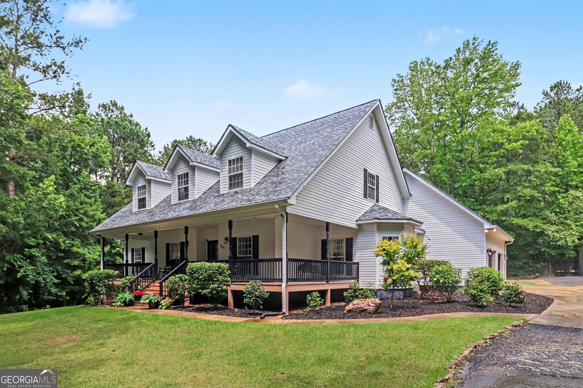 6 bedroom, 4.5 bathroom, 4,189 sq ft single family residence for sale at 260 Nixon Road, Senoia, GA 30276 — photo 1 of 51