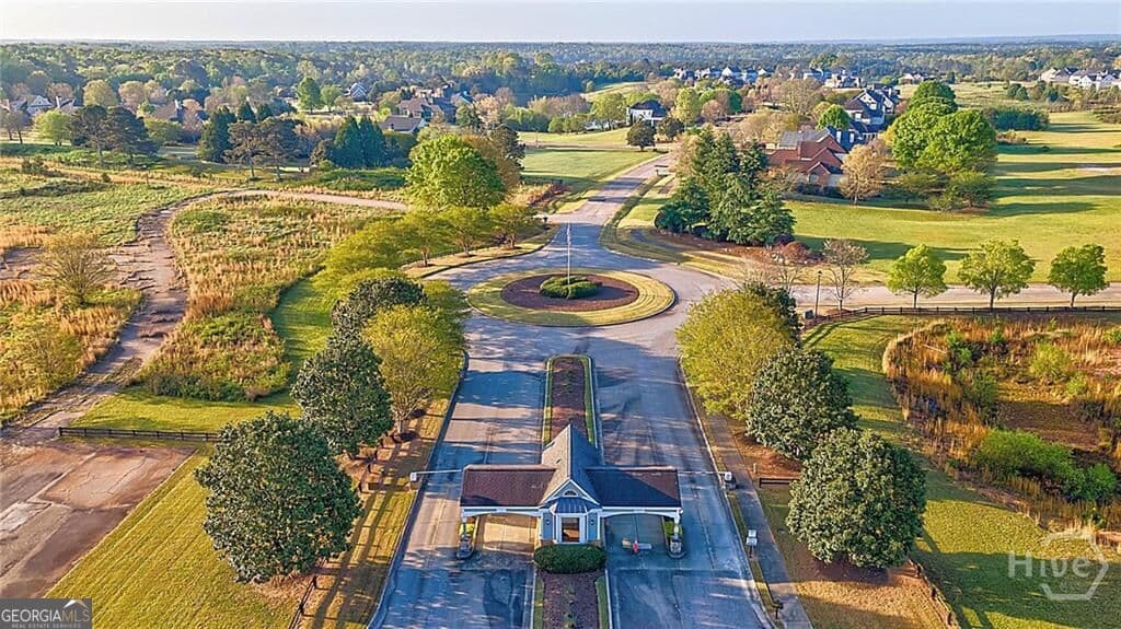 6 bedroom, 6 bathroom, 5,875 sq ft single family residence for sale at 1091 W Magnolia Loop, Madison, GA 30650 — photo 2
