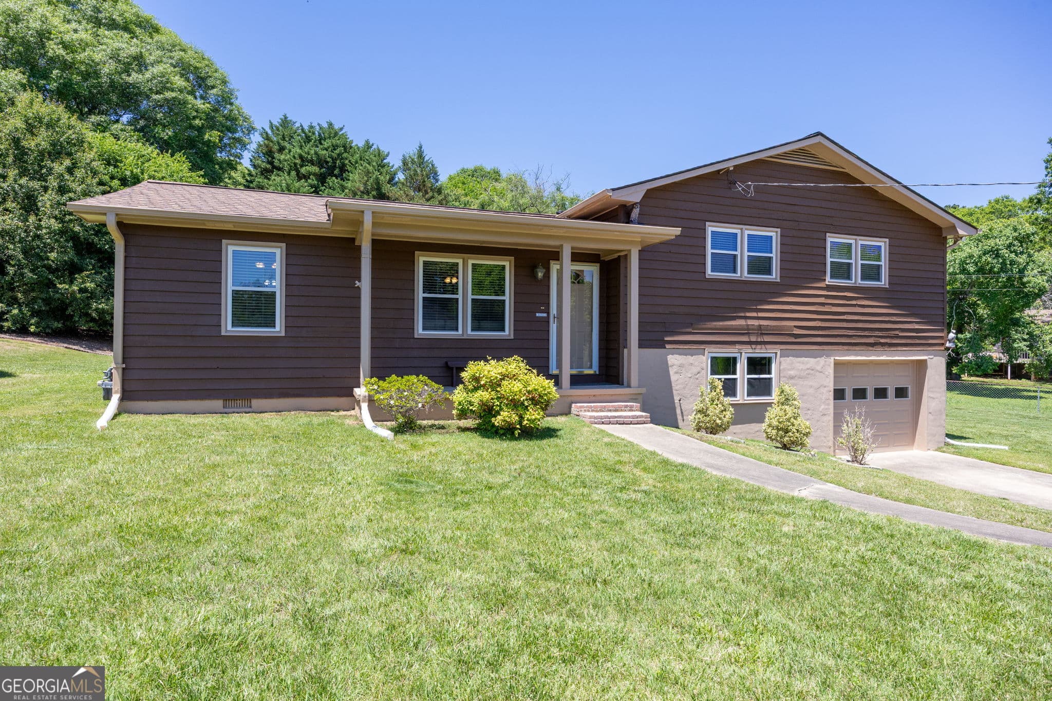 3 bedroom, 2 bathroom, 1,352 sq ft single family residence sold at 211 MAYFLOWER Drive, Woodstock, GA 30188