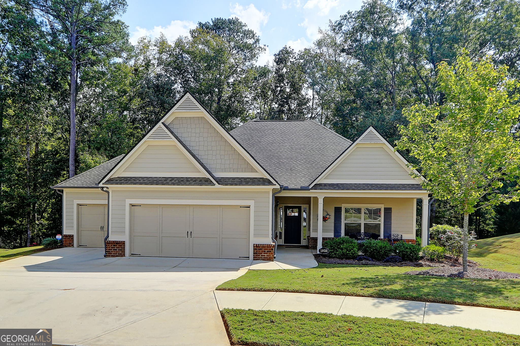 2 bedroom, 2 bathroom, 1,898 sq ft single family residence for sale at 1026 High Shoal Drive, Monroe, GA 30655