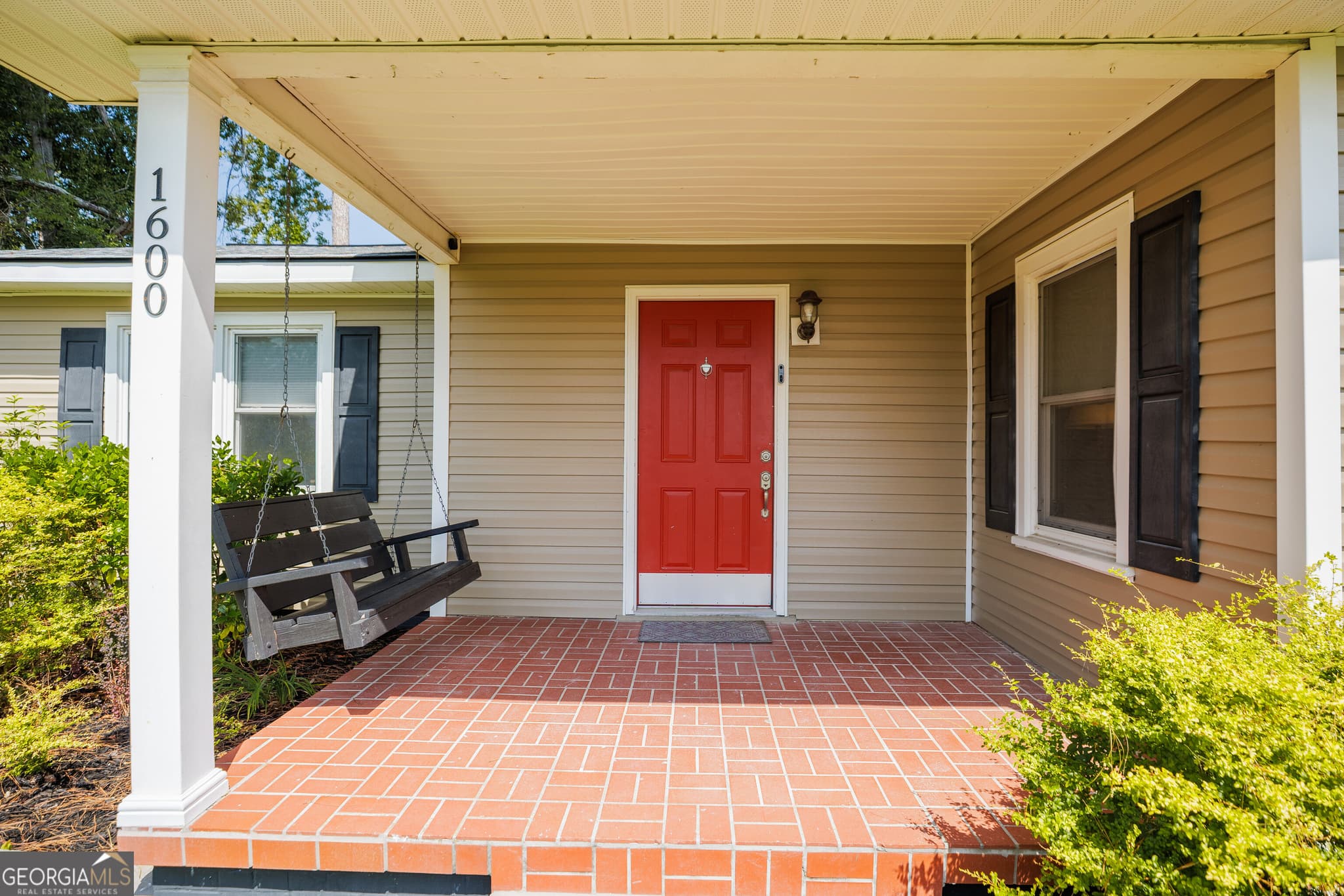 3 bedroom, 2 bathroom, 1,597 sq ft single family residence for sale at 1600 Beauford Place, Valdosta, GA 31602 — photo 4