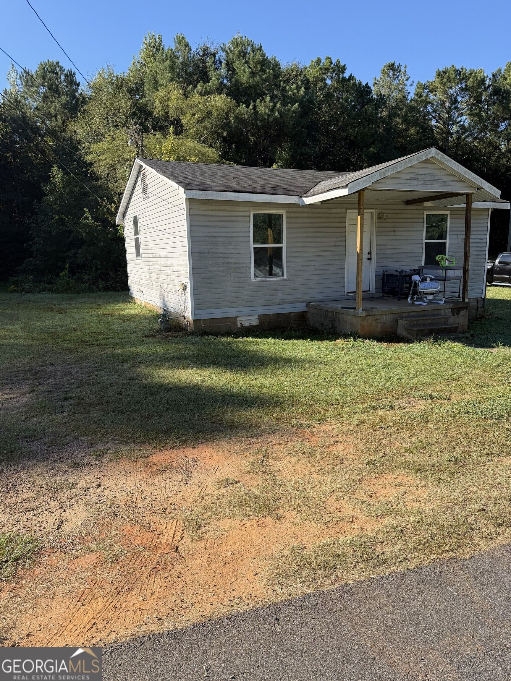 2 bedroom, 1 bathroom, 720 sq ft single family residence for sale at 44 Geter Circle, Newnan, GA 30263