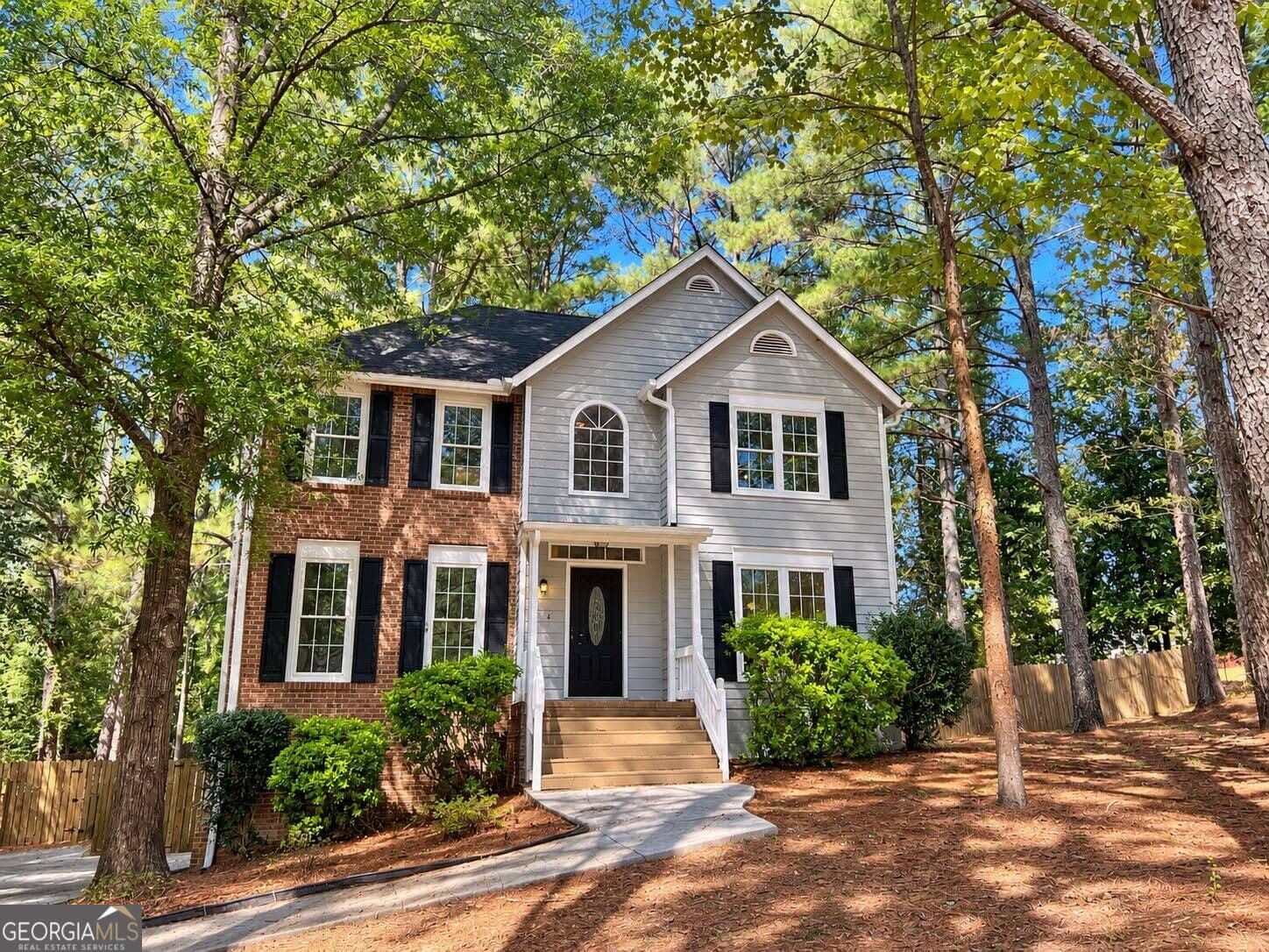 3 bedroom, 2.5 bathroom, 1,904 sq ft single family residence for sale at 3801 Brittan Glade Trail, Snellville, GA 30039 — photo 1 of 31
