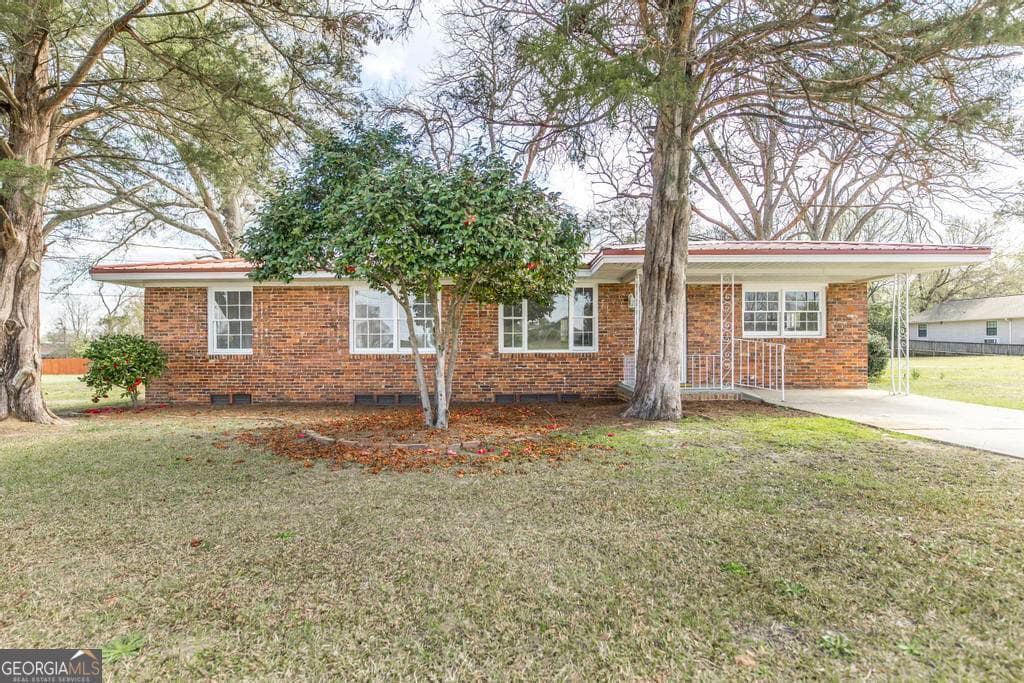 3 bedroom, 2 bathroom, 1,530 sq ft single family residence sold at 408 N Houston Lake Boulevard, Centerville, GA 31028