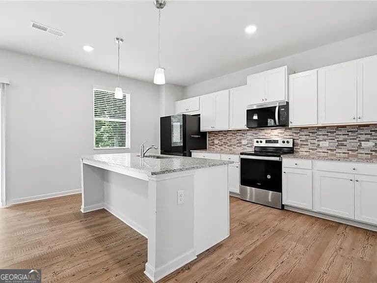 5 bedroom, 3 bathroom, 2,884 sq ft single family residence for rent at 384 Summerwood Lane, Dawsonville, GA 30534 for $2,800 a month — photo 9