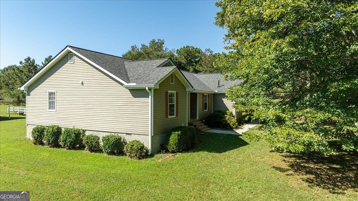 4 bedroom, 2 bathroom, 2,001 sq ft single family residence for sale at 358 Roscoe Davis Road, Monroe, GA 30656 — photo 3