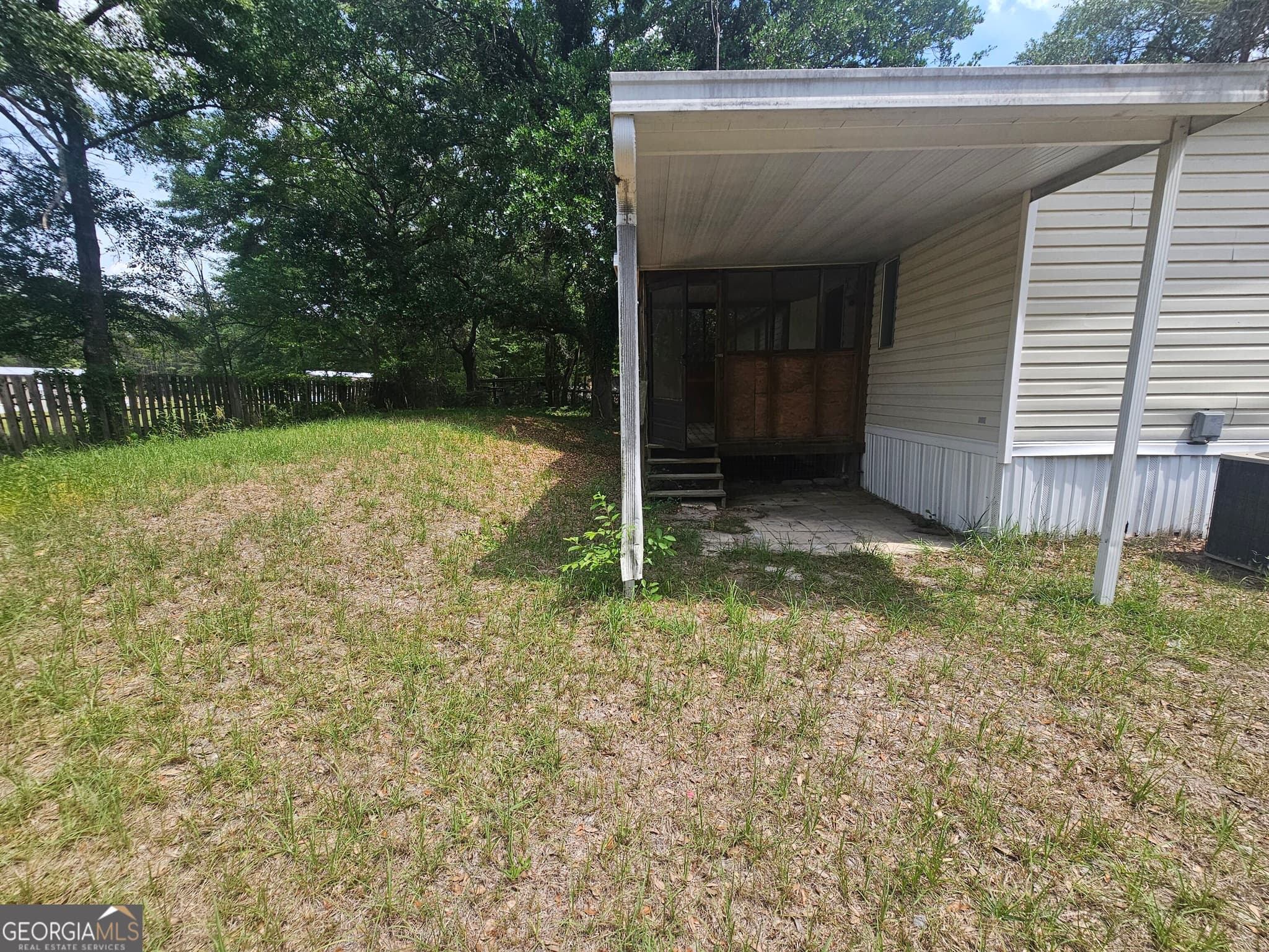 3 bedroom, 3 bathroom, 1,792 sq ft single family residence for sale at 33 Sherwood Forest Drive, Allenhurst, GA 31301 — photo 2